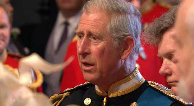 Príncipe Charles chega à abadia de Westminster