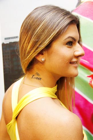 Mirella Santos exibe o L tatuado, que transformou na palavra Love, após a separação com Latino