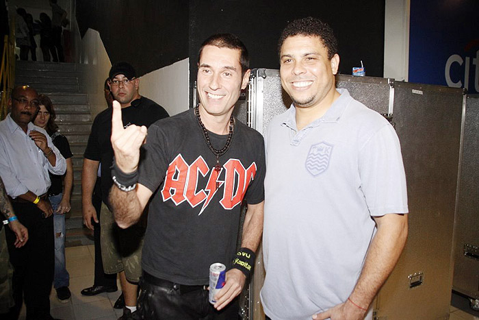 Dinho Ouro Preto, vocalista do Capital Inicial, e Ronaldo