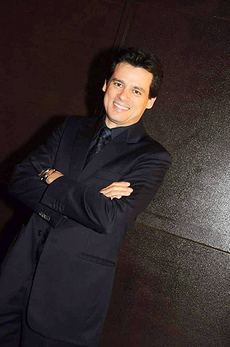 Celso Portiolli posa elegantíssimo