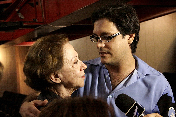 Fernanda Montenegro é entrevistada ao lado do amigo Lúcio Mauro Filho