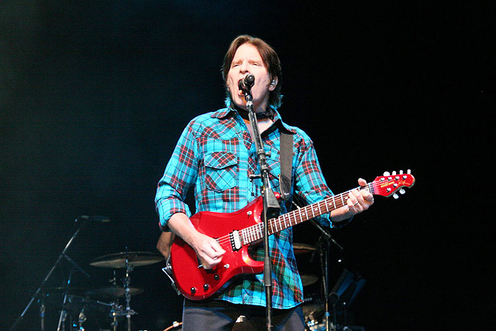 John Forgety arrebenta no palco do Citibank Hall