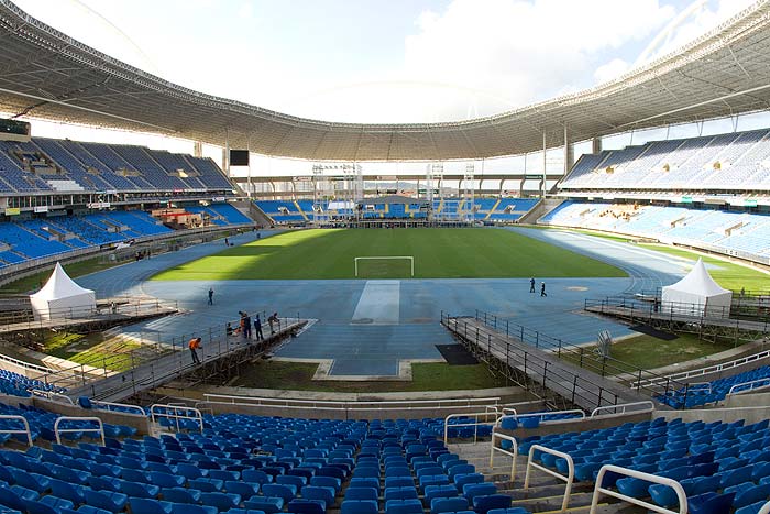 Palco de Paul McCartney começa a ser montado, no Rio