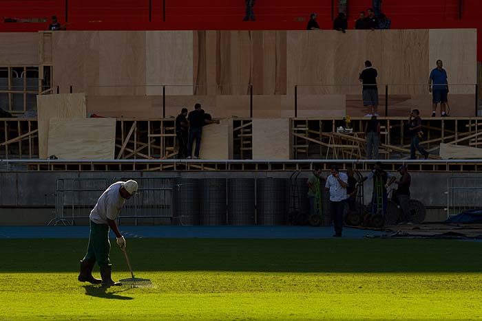 Palco de Paul McCartney começa a ser montado, no Rio