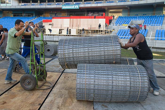 Palco de Paul McCartney começa a ser montado, no Rio