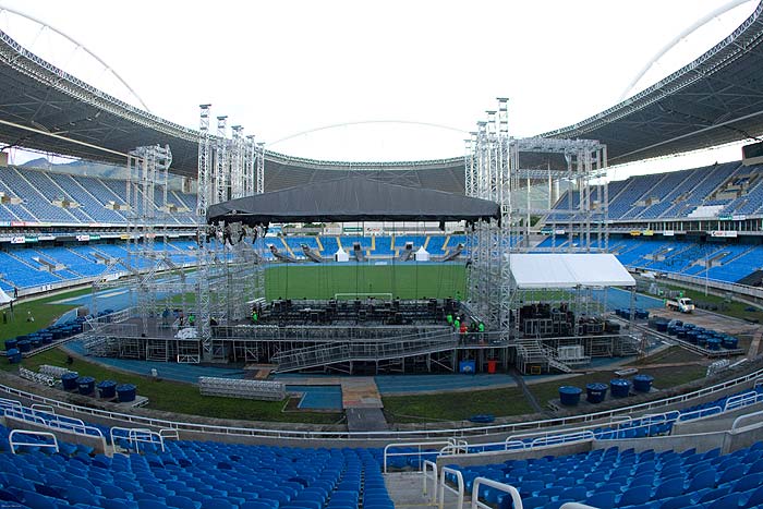 Palco de Paul McCartney começa a ser montado, no Rio