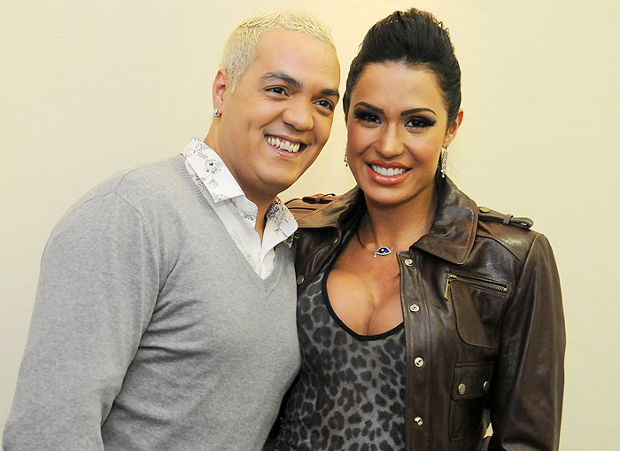 Gracyanne Barbosa acompanhou Belo