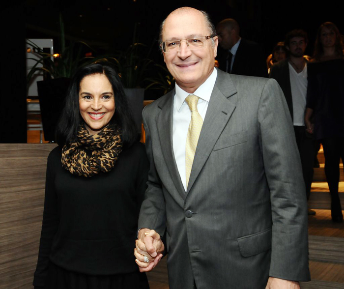 O governador de São Paulo Geraldo Alckmin compareceu ao lado da esposa, Lu