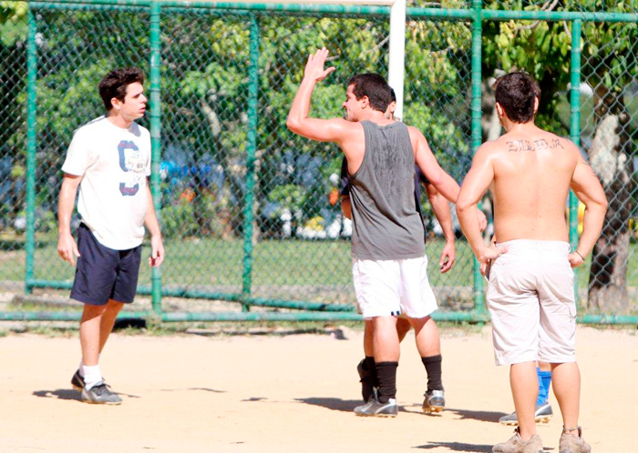 ...uma briga surge entre os jogadores