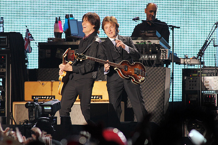 Famosos curtem o 2º Show de Paul McCartney.Álbum de Fotos!