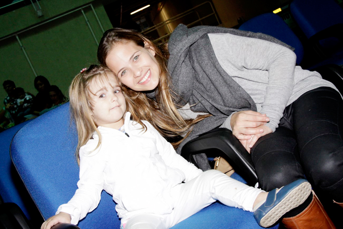 Luiza Valdetaro foi com a pequena Maria Luiza