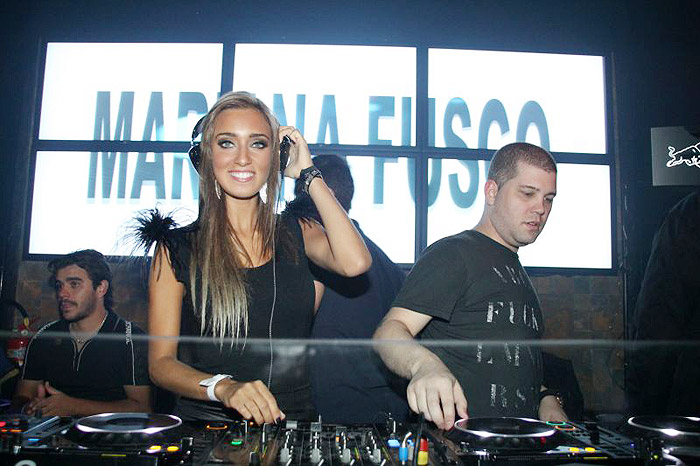 Mariana Fusco ainda atacou de DJ durante a festa