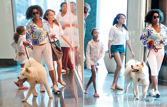 Adriana Bombom passeia com filhas e cachorro em shopping