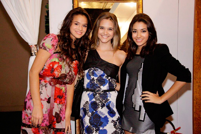 Bruna Marquezine, Juliana Paiva e Carolina Oliveira no desfile no Rio-à-Porter