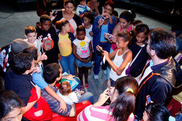 Sérgio Marone tirou fotos com as crianças