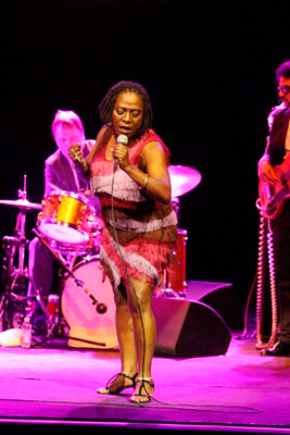 Sharon Jones se apresentou no festival de jazz