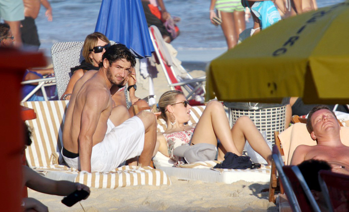 Alexandre Pato e Barbara Berlusconi curtiram a praia do Arpoador