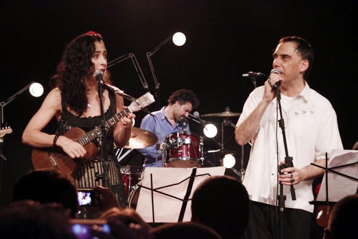 Marisa Monte canta com Arnaldo Antunes