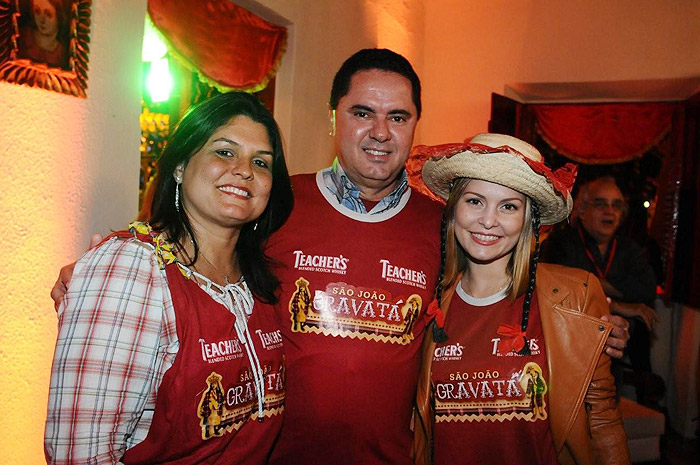 O prefeito de Gravatá, Ozano Brito, a primeira dama Maria Dulce e a atriz Bárbara Borges