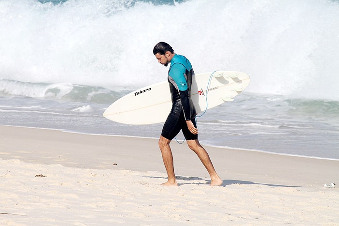 Aparentemente, o ator ficou bem cansado depois do surfe. 