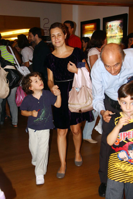 Adriana Esteves se divertiu com seu filho mais novo, Vicente
