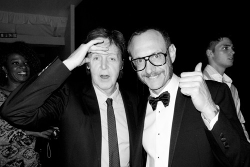 Terry Richardson também posou ao lado do ex-Beatle Paul McCartney