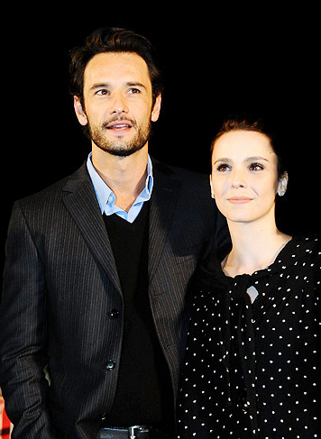 Rodrigo Santoro e Débora Falabella foram ao festival