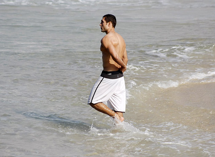 Leonardo Carvalho também se refrescou no mar. 