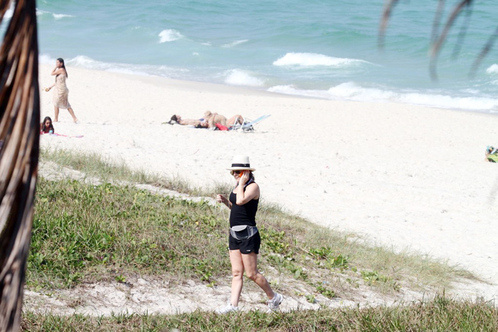 Depois da parada, a atriz voltou a andar. 