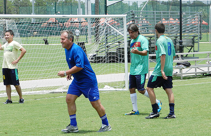 Kayky Brito joga futebol com Zico em Orlando - Divulgação