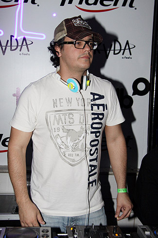 Danton Mello mostrou seu talento como DJ. 