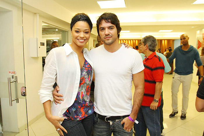Juliana Alves ao lado do namorado, Guilherme Duarte