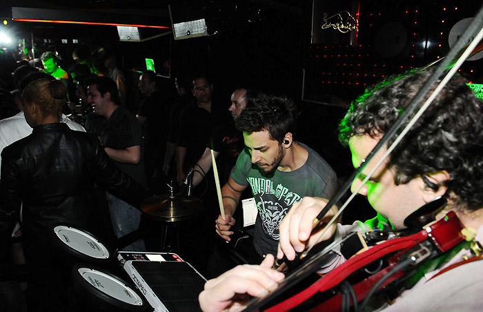 O projeto Dexterz no palco, durante o show no Royal Club