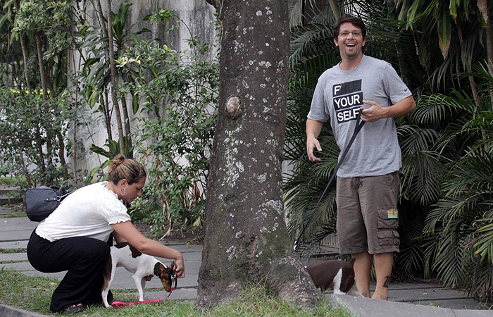 Mário Frias leva os cachorros ao veterinário - agnews