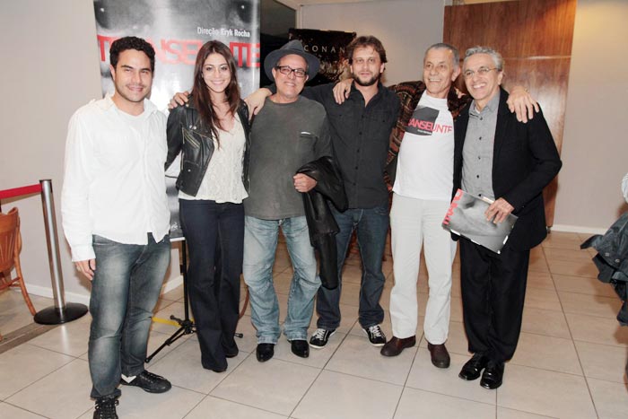 Elenco também tirou fotos com Caetano Veloso. 