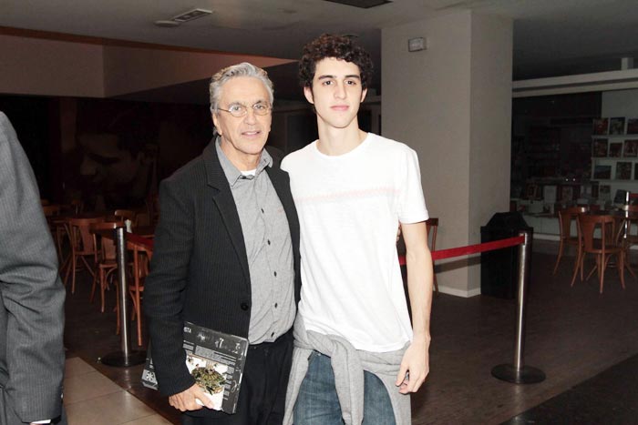 Caetano Veloso foi acompanhado de seu filho Zeca. 