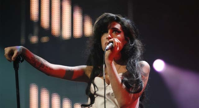 Amy Winehouse será homenageada durante entrega do prêmio MOBO, na Inglaterra. O Fuxico