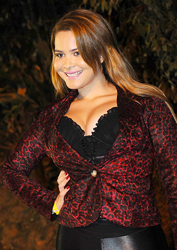 Geisy Arruda chega ao show de Paula Fernandes