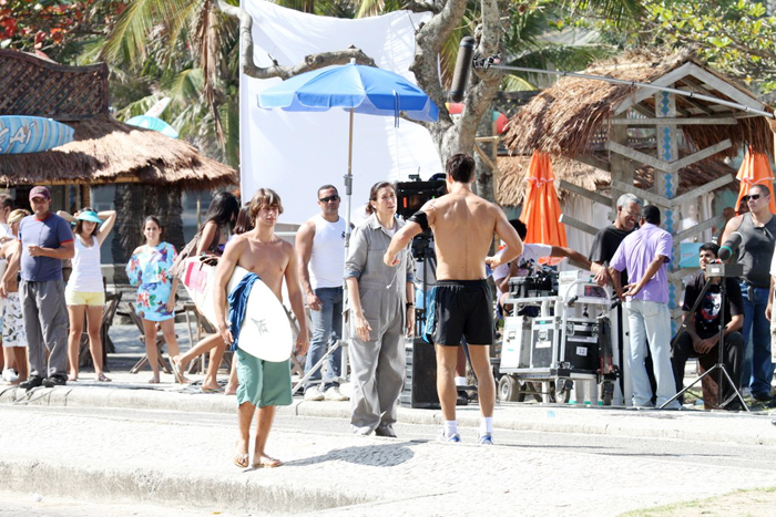 Lília Cabral e Carlos Casagrande gravaram Fina Estampa na praia