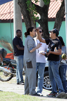 A atriz retocou a maquiagem durante o intervalo