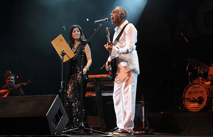 Fernanda Lima curte show de Gilberto Gil em festival, no Rio - Ag News