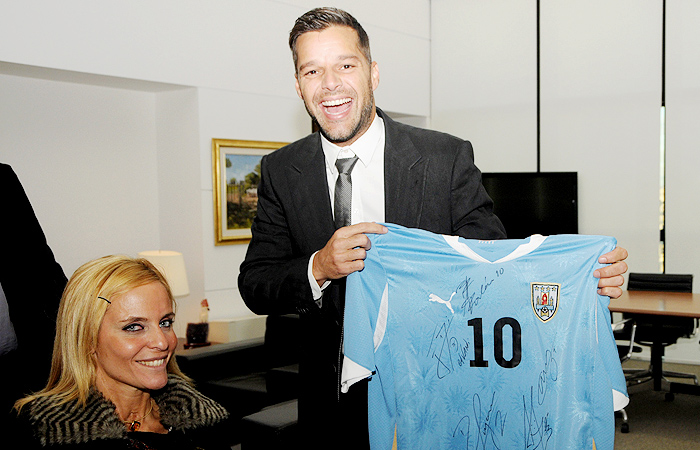 Ricky Martin chega ao Uruguai e se encontra com o Presidente José Mujica - Grosby