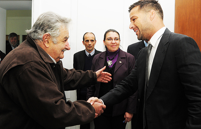 Ricky Martin chega ao Uruguai e se encontra com o Presidente José Mujica - Grosby