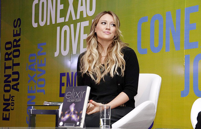 Hilary Duff lança seu livro na Bienal do Rio de Janeiro