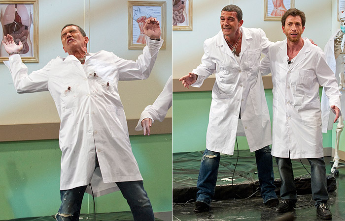Antonio Banderas leva tiros durante programa de televisão - Grosby Group