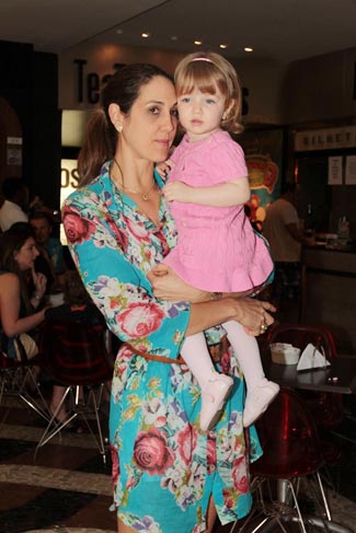 Fernanda Venturini posa com a filha