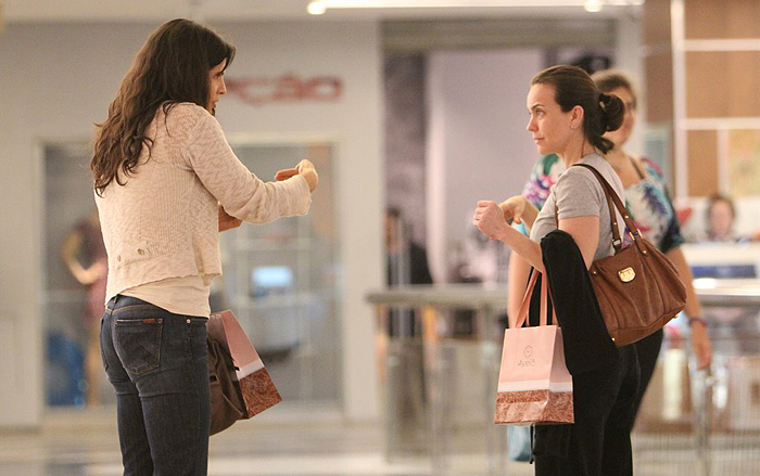 Helena Ranaldi e Flávia Monteiro em shopping no Rio