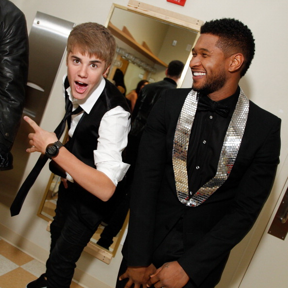 Justin Bieber e Usher no camarim