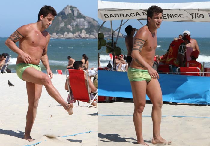 Ex-BBB Diogo Pretto bate bola na praia O Fuxico/ Foto:Agnews