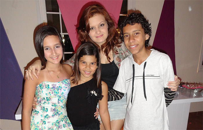 Laura Barreto comemora 10 anos em festa